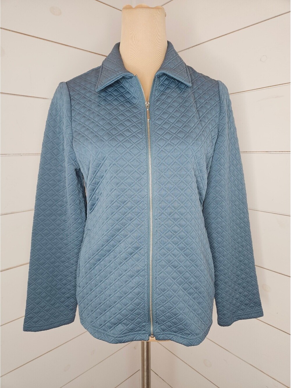 Chico's small size 4 blue quilted jacket